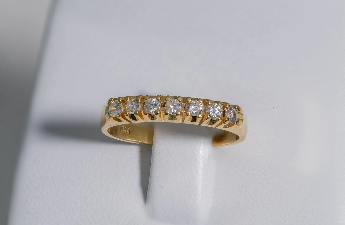 Diamantes en Colombia: Guía Completa para Elegir un Diamante y Crear una Joya en Oro 18K