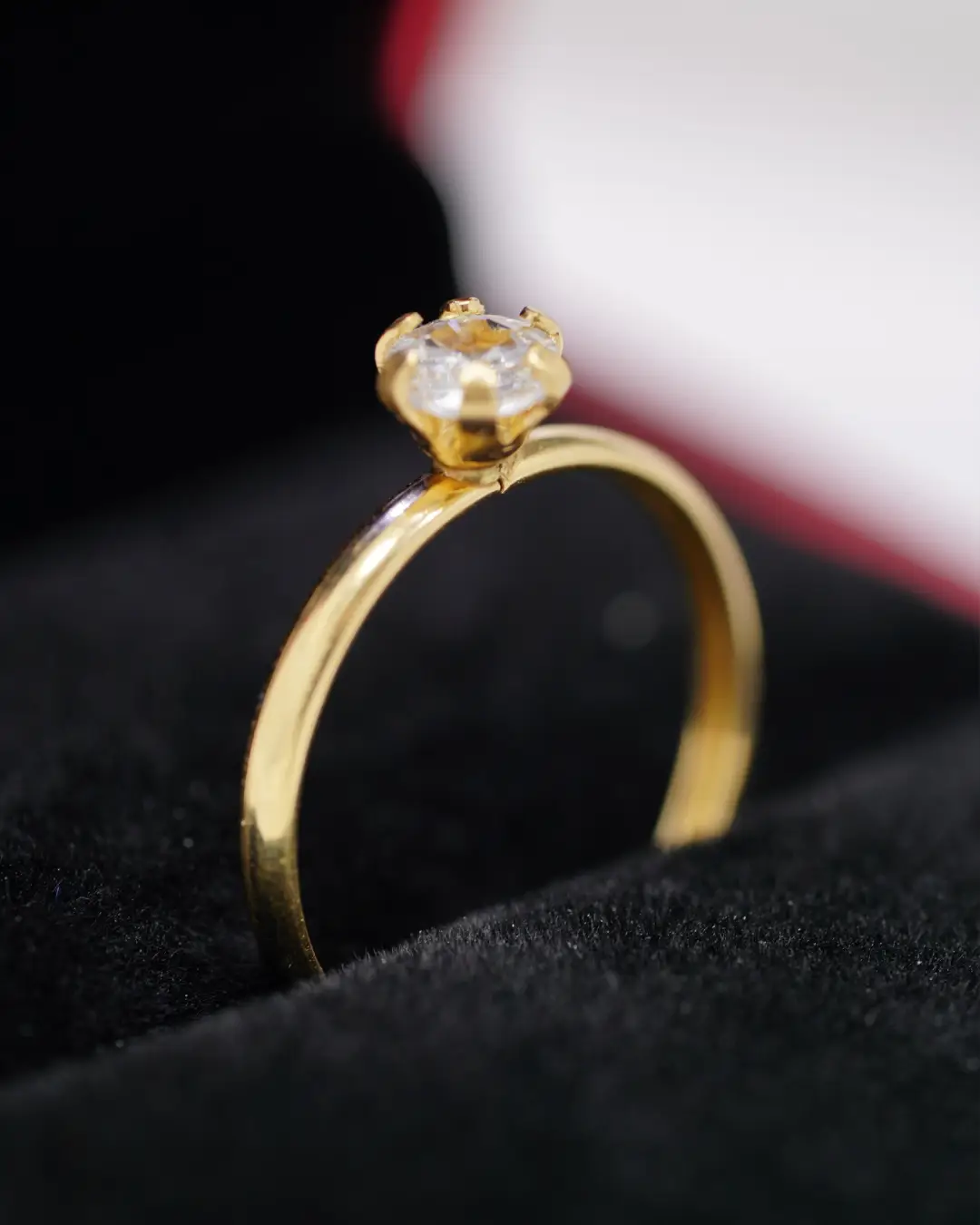 Anillo con circones