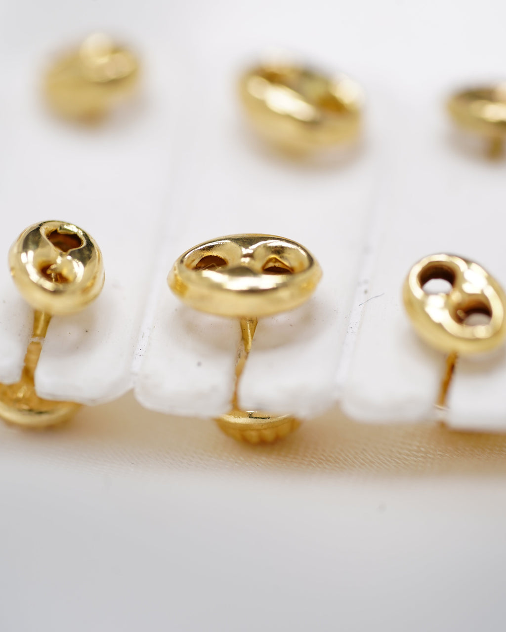 Topos Gucci en Oro 18K: Un Diseño Moderno que Nunca Pasa de Moda