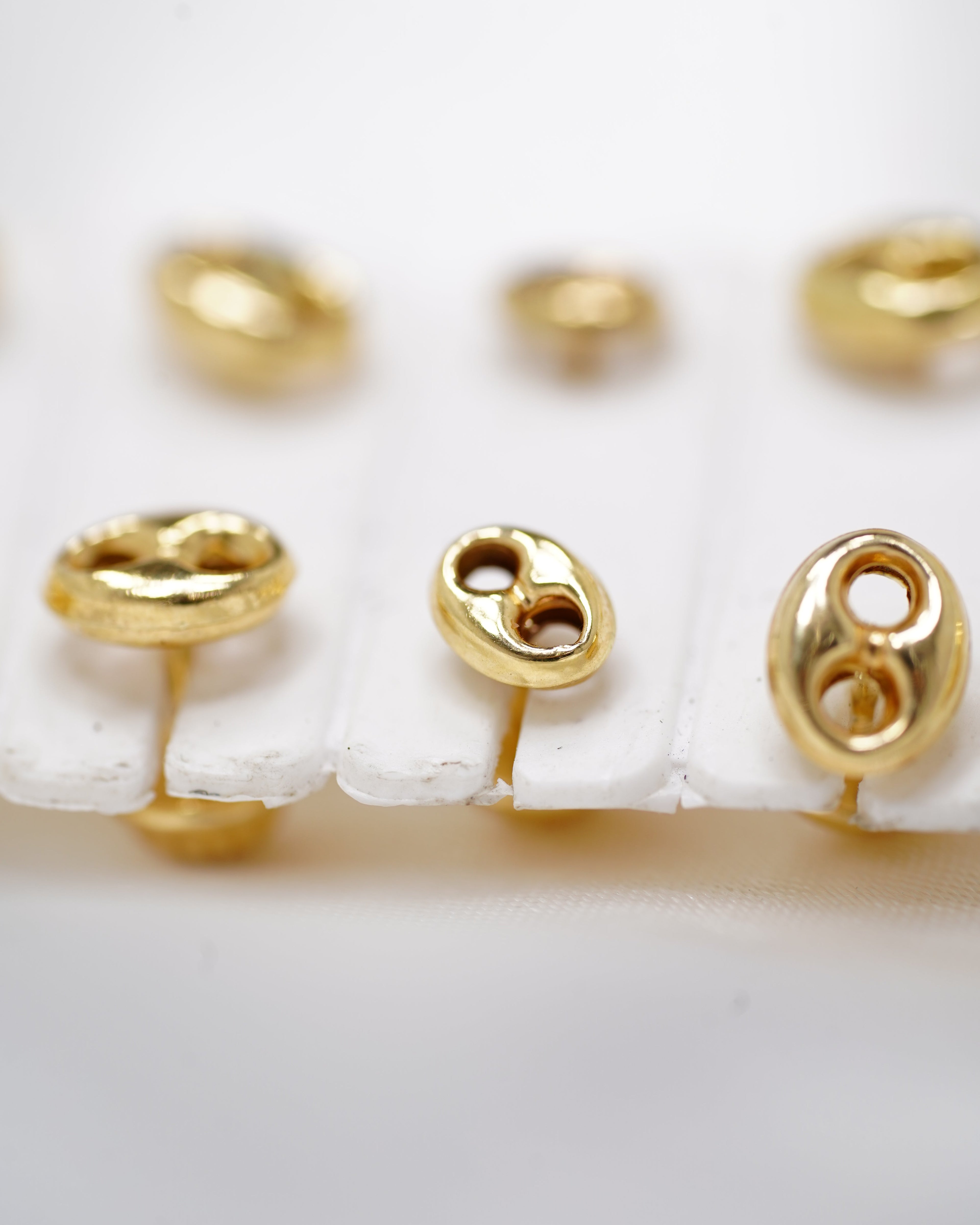 Topos Gucci en Oro 18K: Un Diseño Moderno que Nunca Pasa de Moda