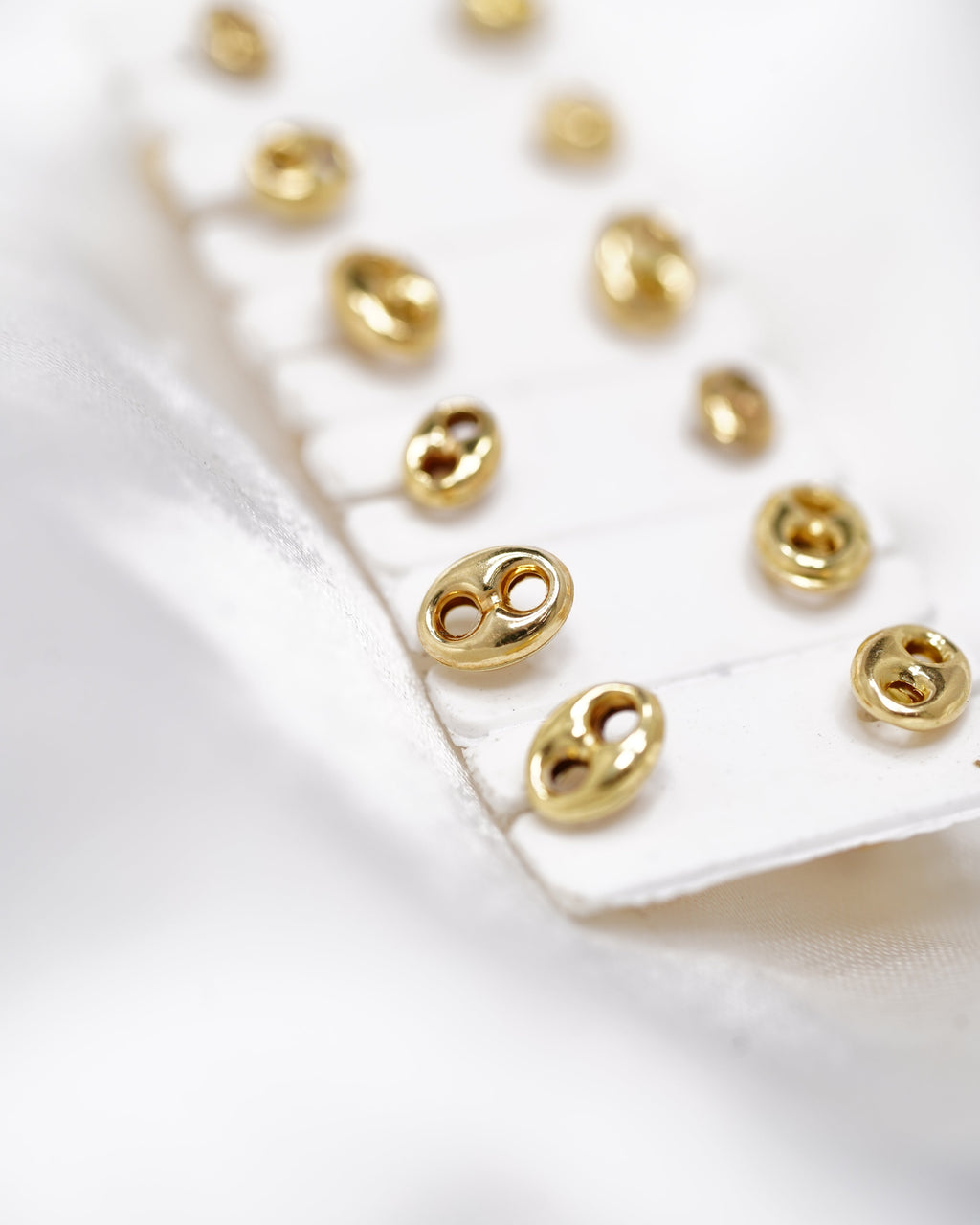 Topos Gucci en Oro 18K: Un Diseño Moderno que Nunca Pasa de Moda