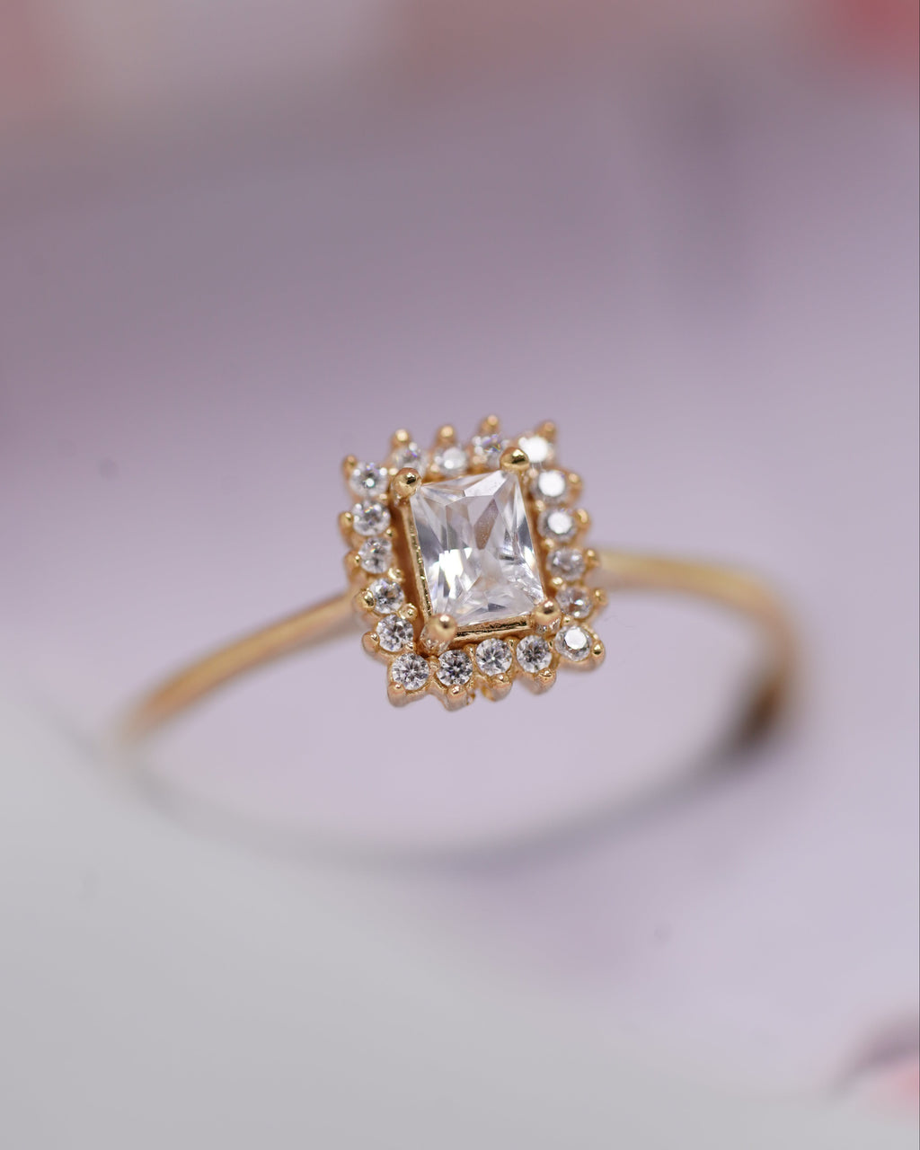 Anillo Elegante para Mujer en Oro 18K
