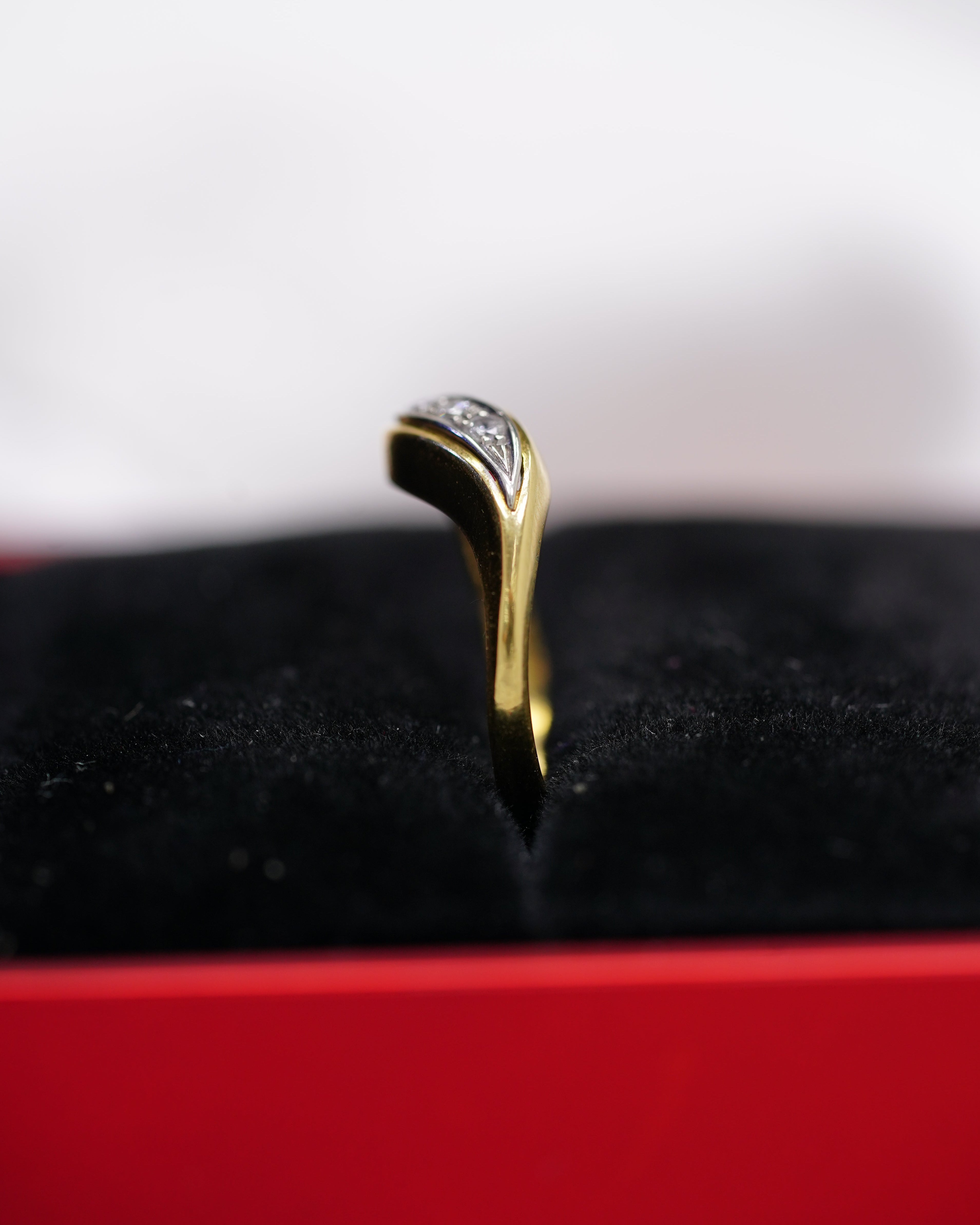 Anillo para Dama con Diamante Natural de 0.09 P en Oro 18K