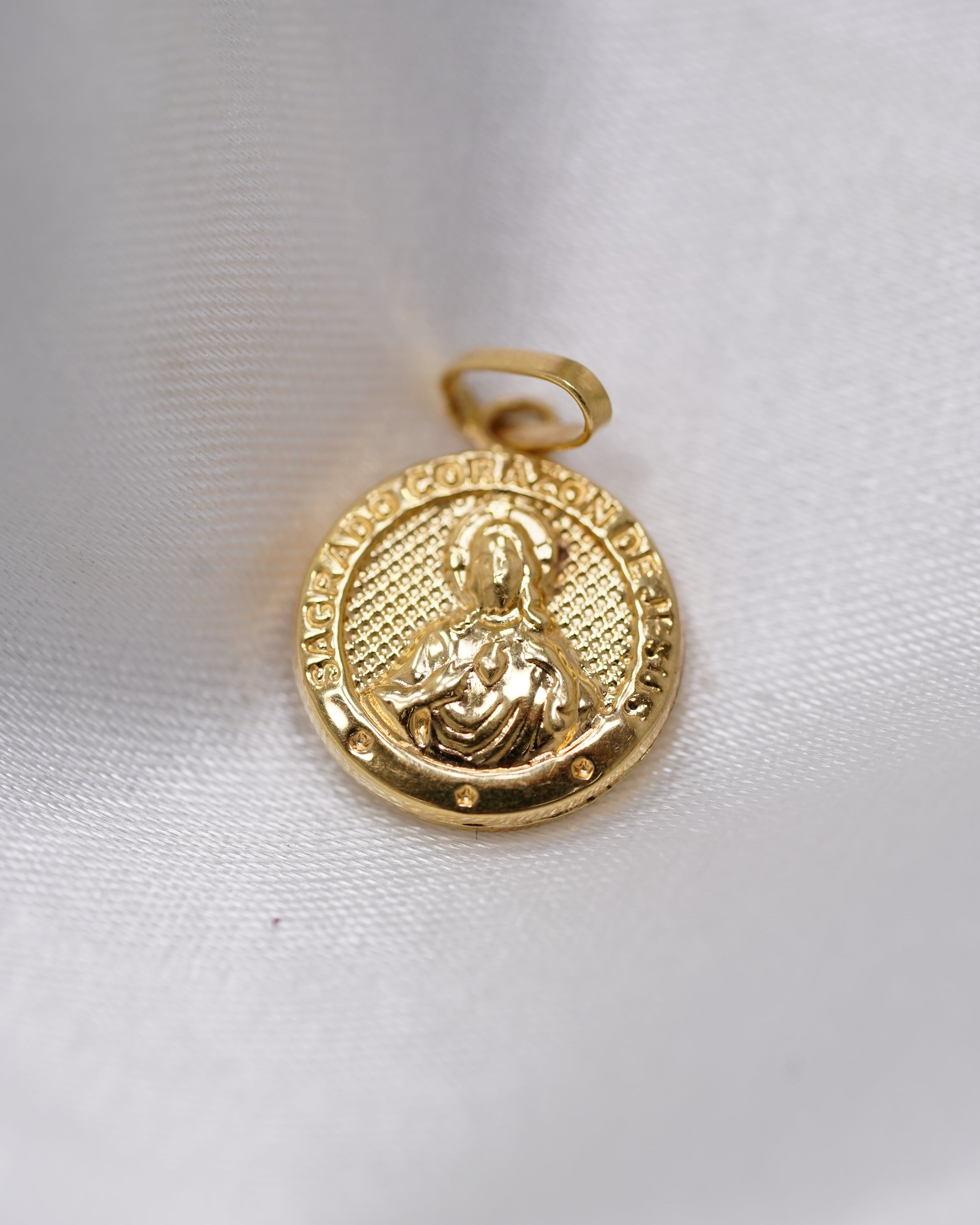 Dije del Sagrado Corazón en Oro 18K