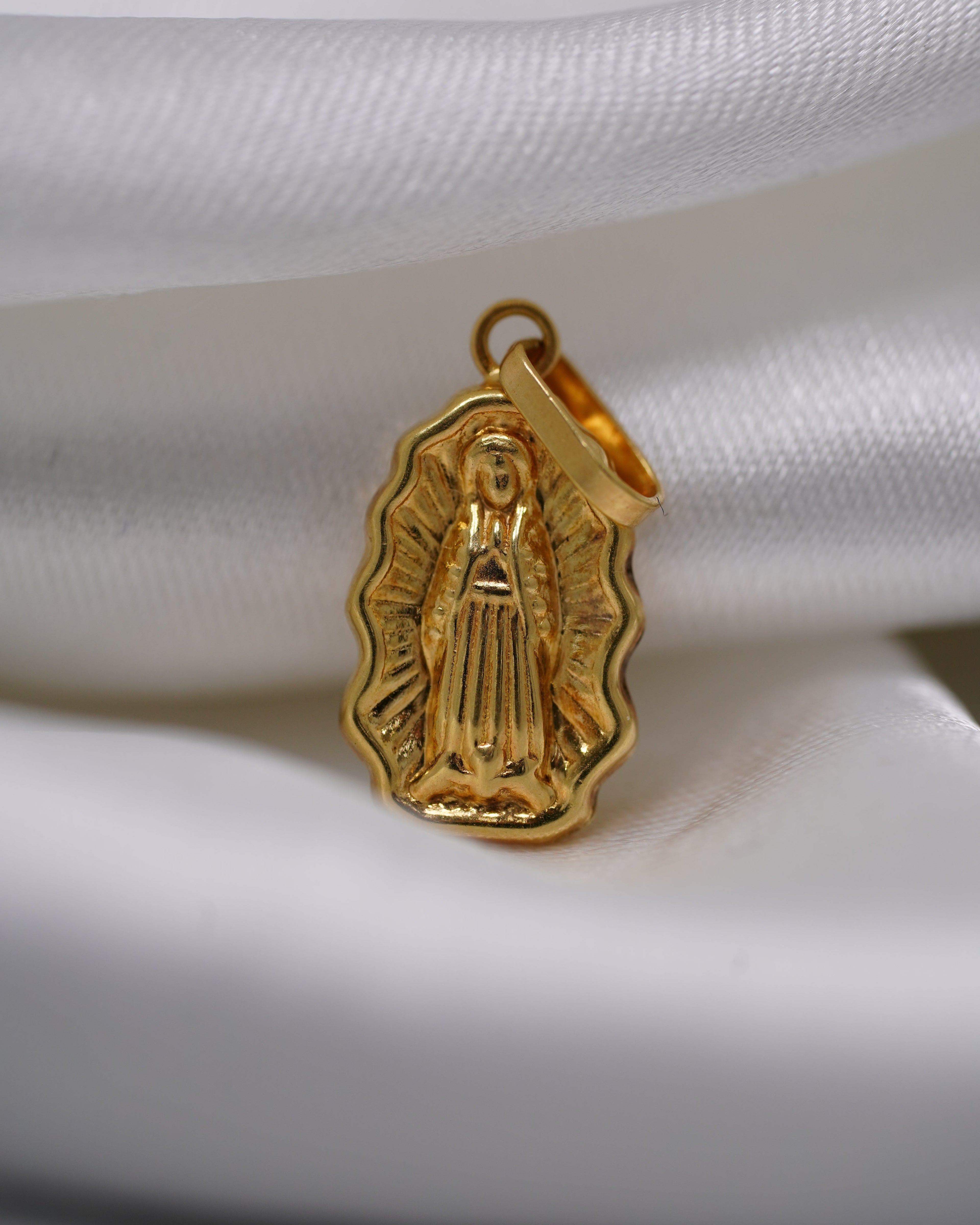 Dije de la Virgen de Guadalupe en Oro 18K