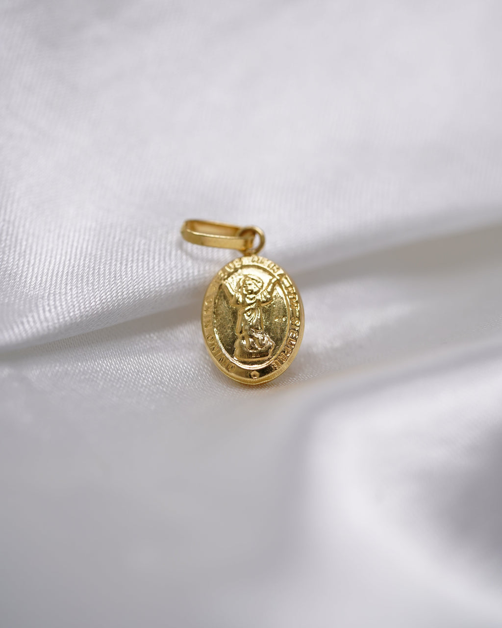 Dije del Divino Niño en Oro 18K