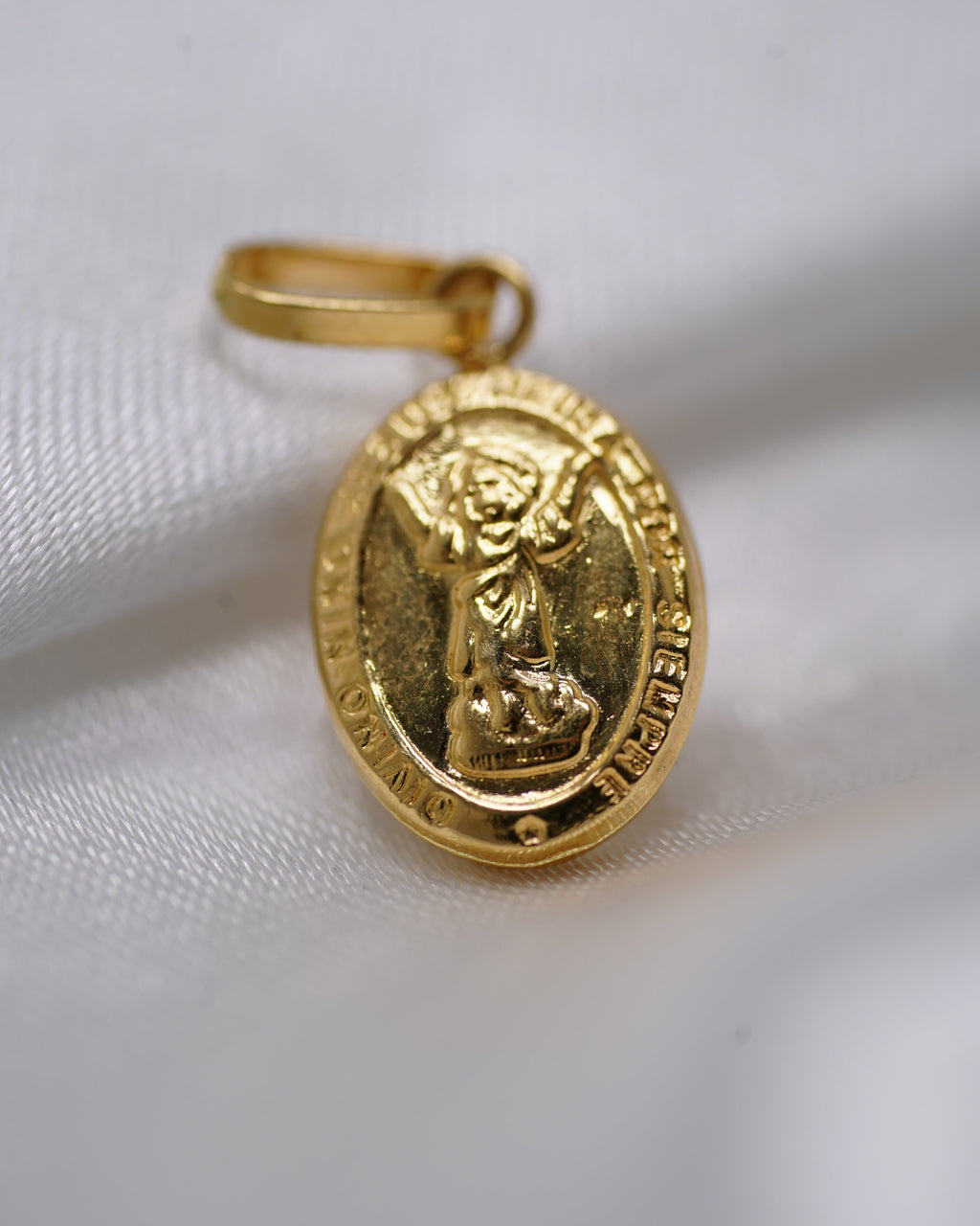 Dije del Divino Niño en Oro 18K