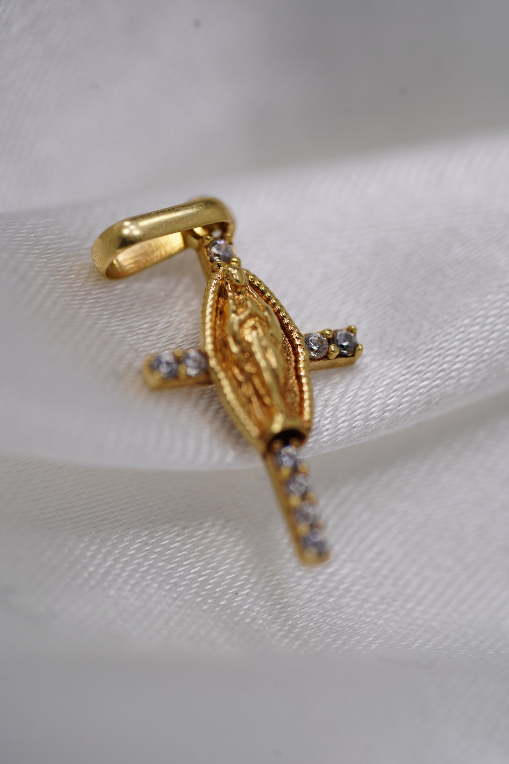 Dije Cruz con Virgen de Guadalupe en Oro 18K