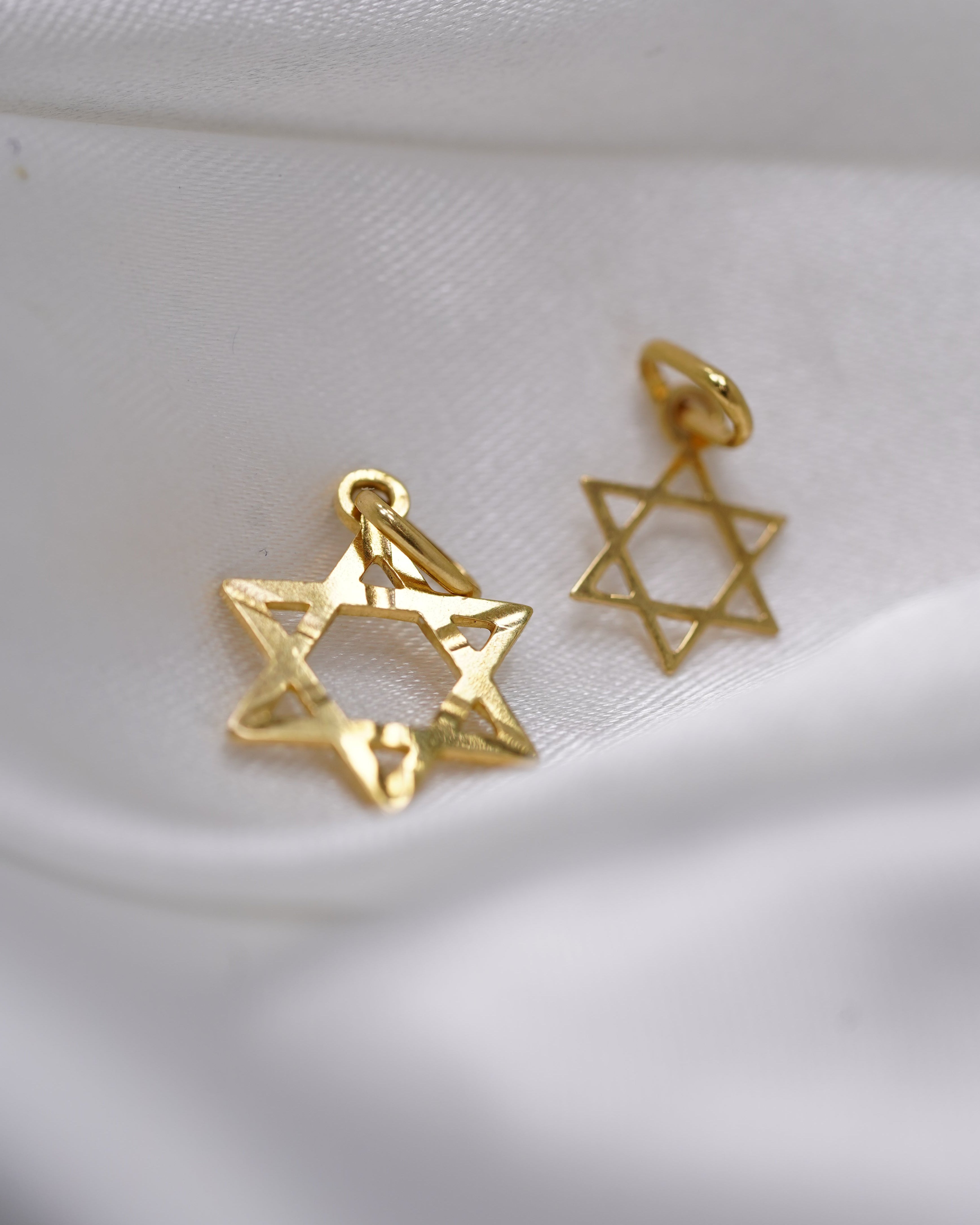 Dije Estrella de David en Oro 18K