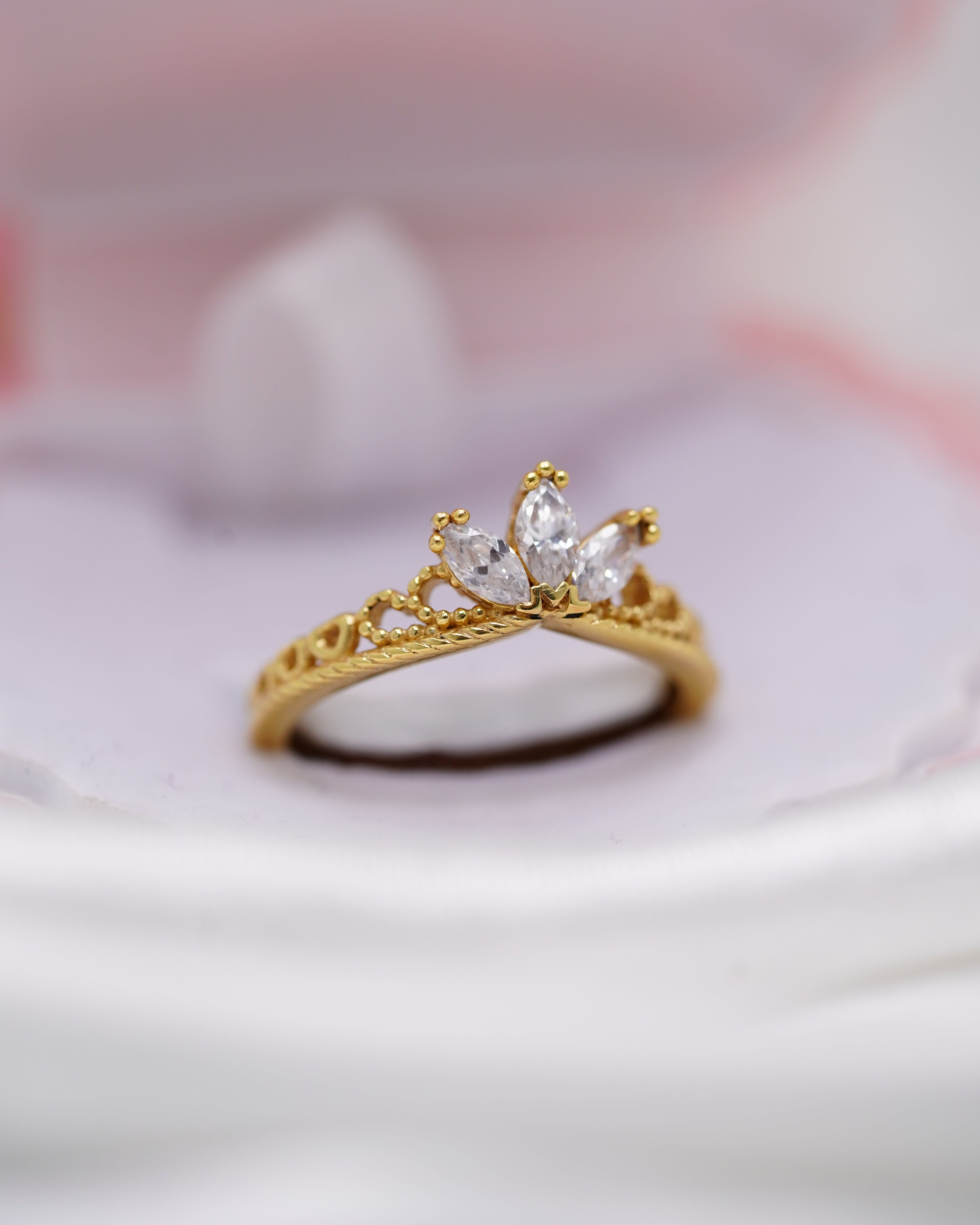 Anillo de 15 Años en Oro 18K – 3.1 Gramos | Elegancia que Celebra un Momento Inolvidable