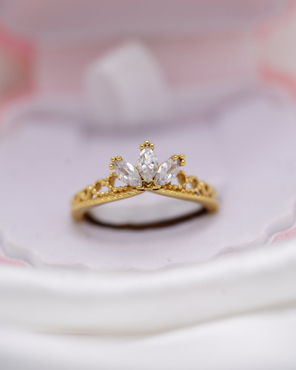 Anillo de 15 Años en Oro 18K – 3.1 Gramos | Elegancia que Celebra un Momento Inolvidable
