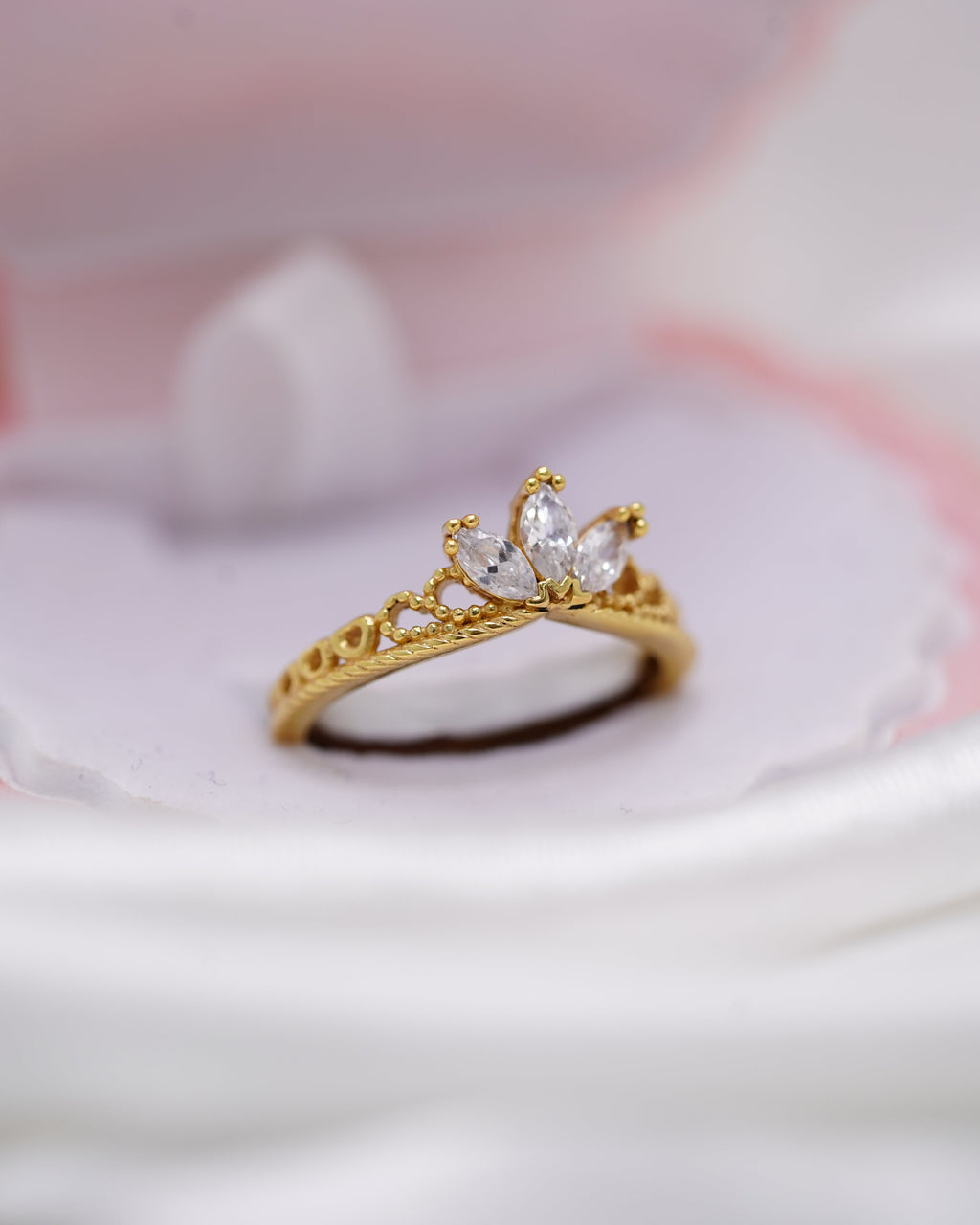 Anillo de 15 Años en Oro 18K – 3.1 Gramos | Elegancia que Celebra un Momento Inolvidable