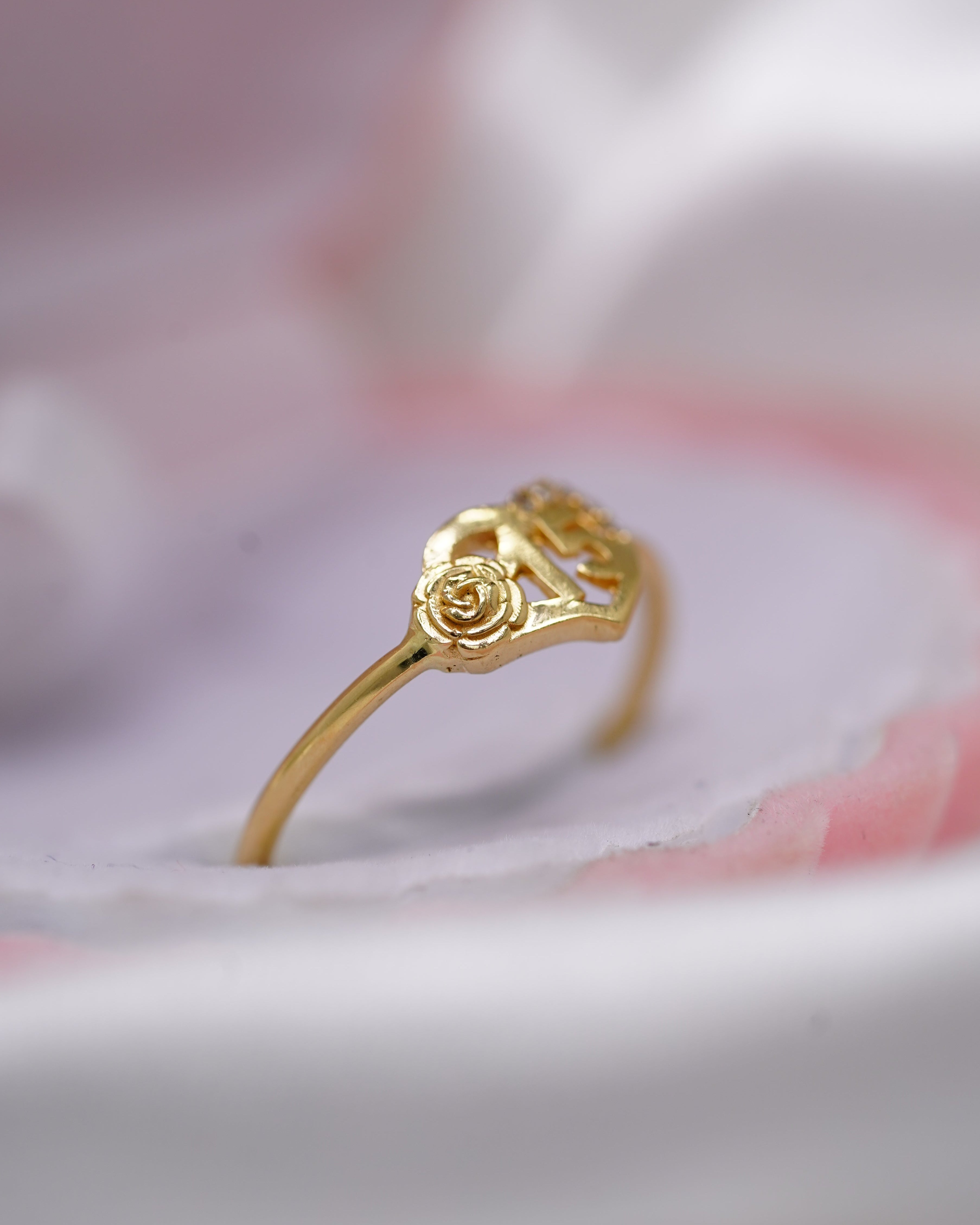 Anillo de 15 Años en Oro 18K – 1.9 Gramos | Una Joya Especial para un Momento que Durará Toda la Vida