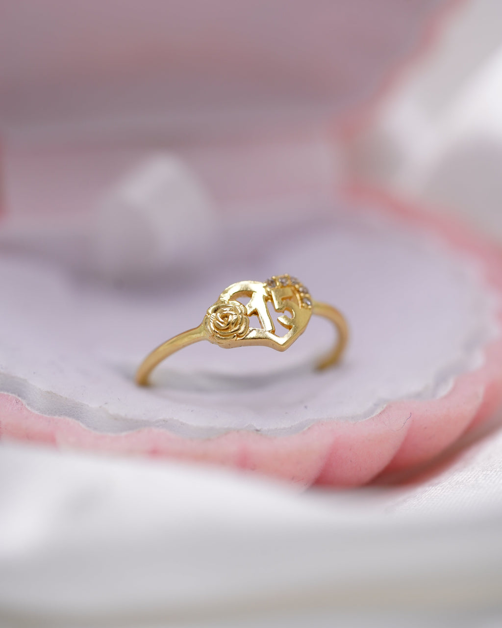 Anillo de 15 Años en Oro 18K – 1.9 Gramos | Una Joya Especial para un Momento que Durará Toda la Vida