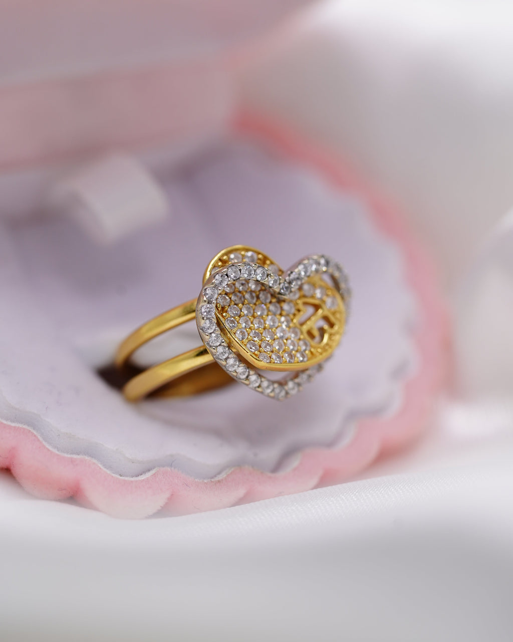 Anillo de 15 Años en Oro 18K – 5.2 Gramos | Lujo, Elegancia y un Recuerdo para Toda la Vida