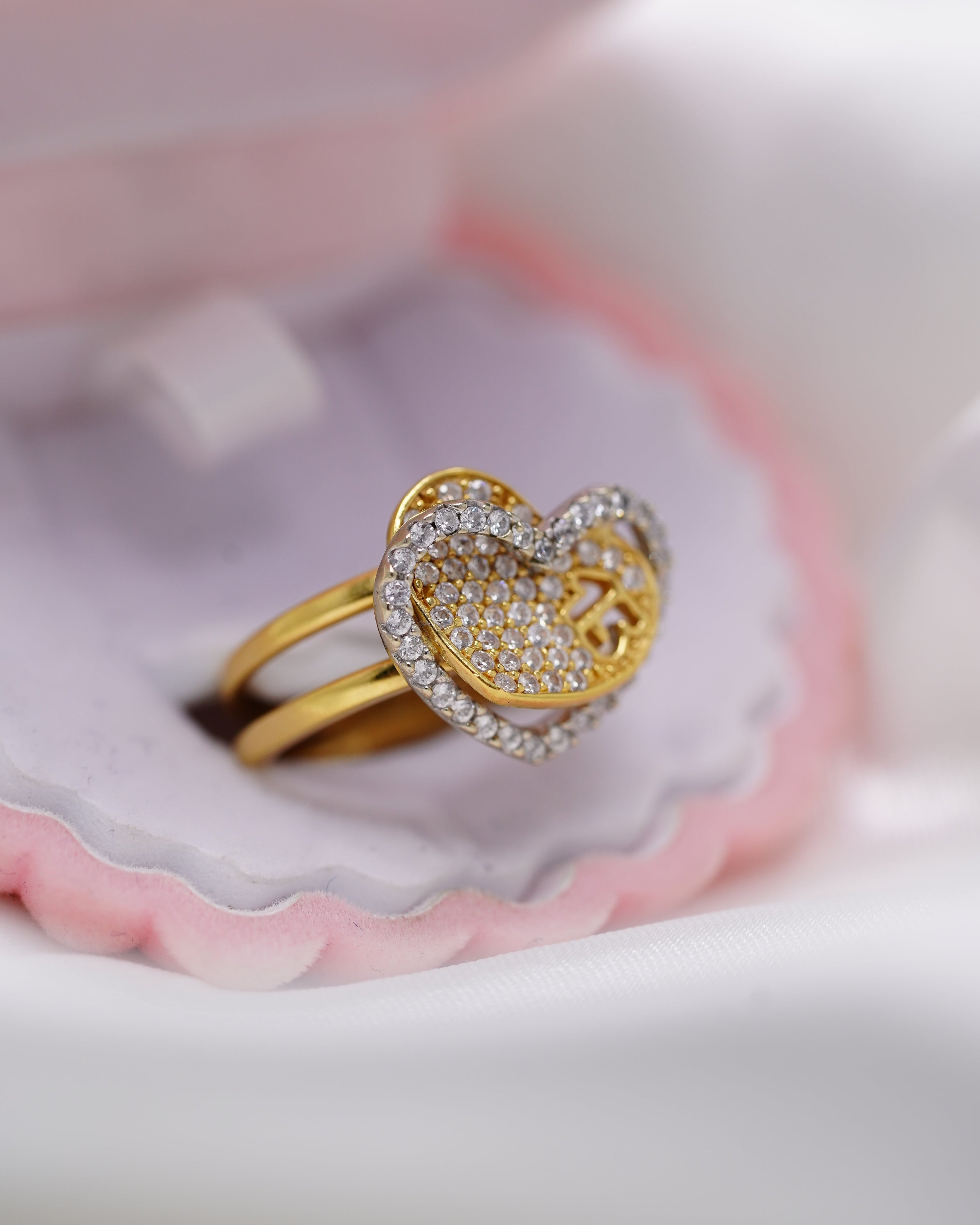 Anillo de 15 Años en Oro 18K – 5.2 Gramos | Lujo, Elegancia y un Recuerdo para Toda la Vida
