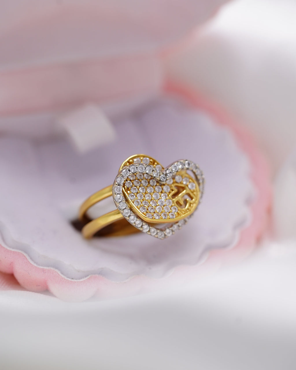 Anillo de 15 Años en Oro 18K – 5.2 Gramos | Lujo, Elegancia y un Recuerdo para Toda la Vida