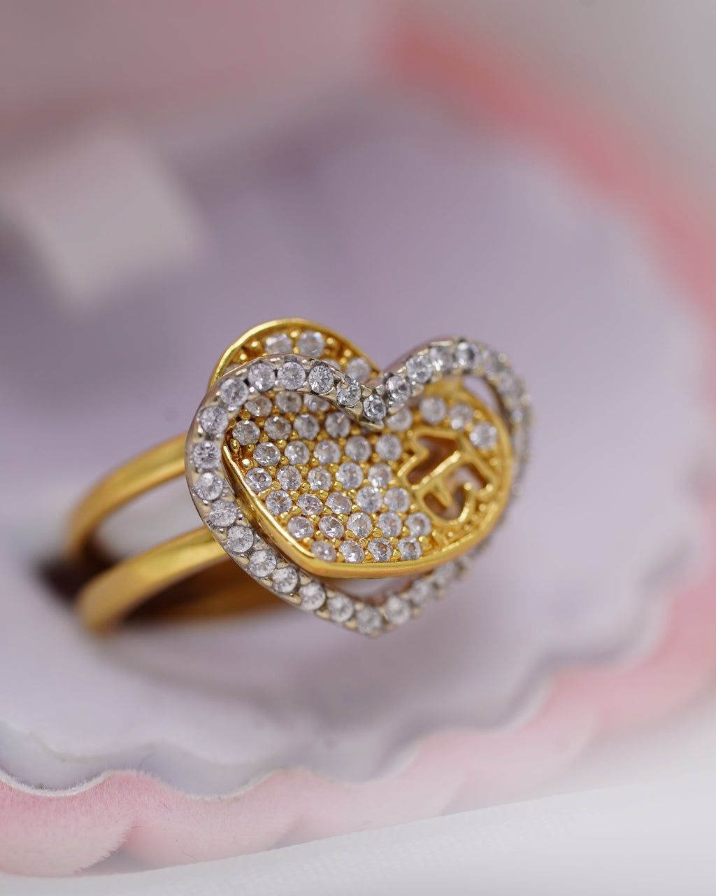 Anillo de 15 Años en Oro 18K – 5.2 Gramos | Lujo, Elegancia y un Recuerdo para Toda la Vida