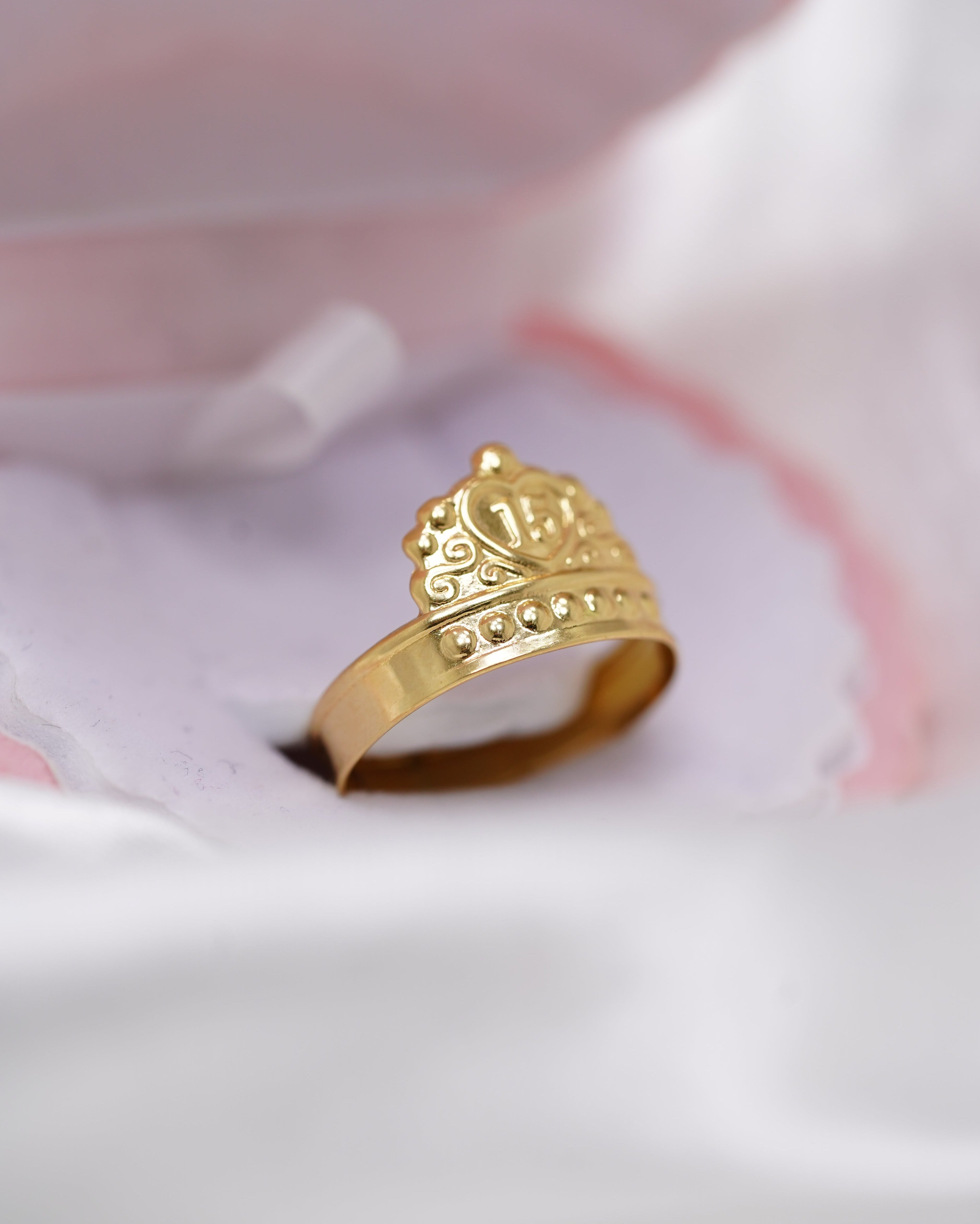 Anillo de 15 Años en Oro 18K – 1.8 Gramos | La Joya Perfecta para Celebrar un Momento Único