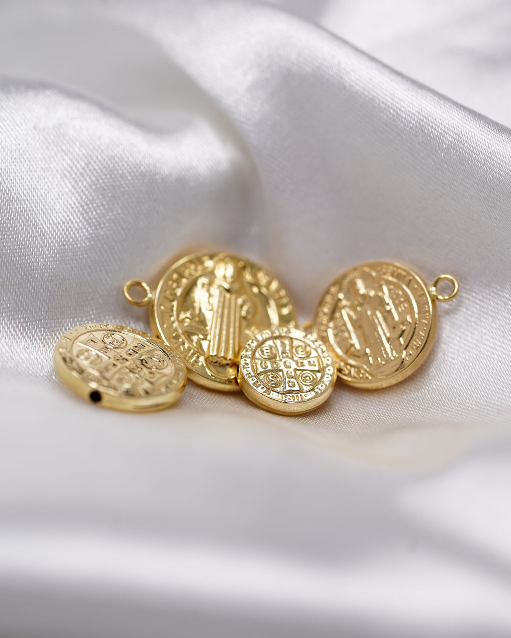 Herraje San Benito en Oro 18K