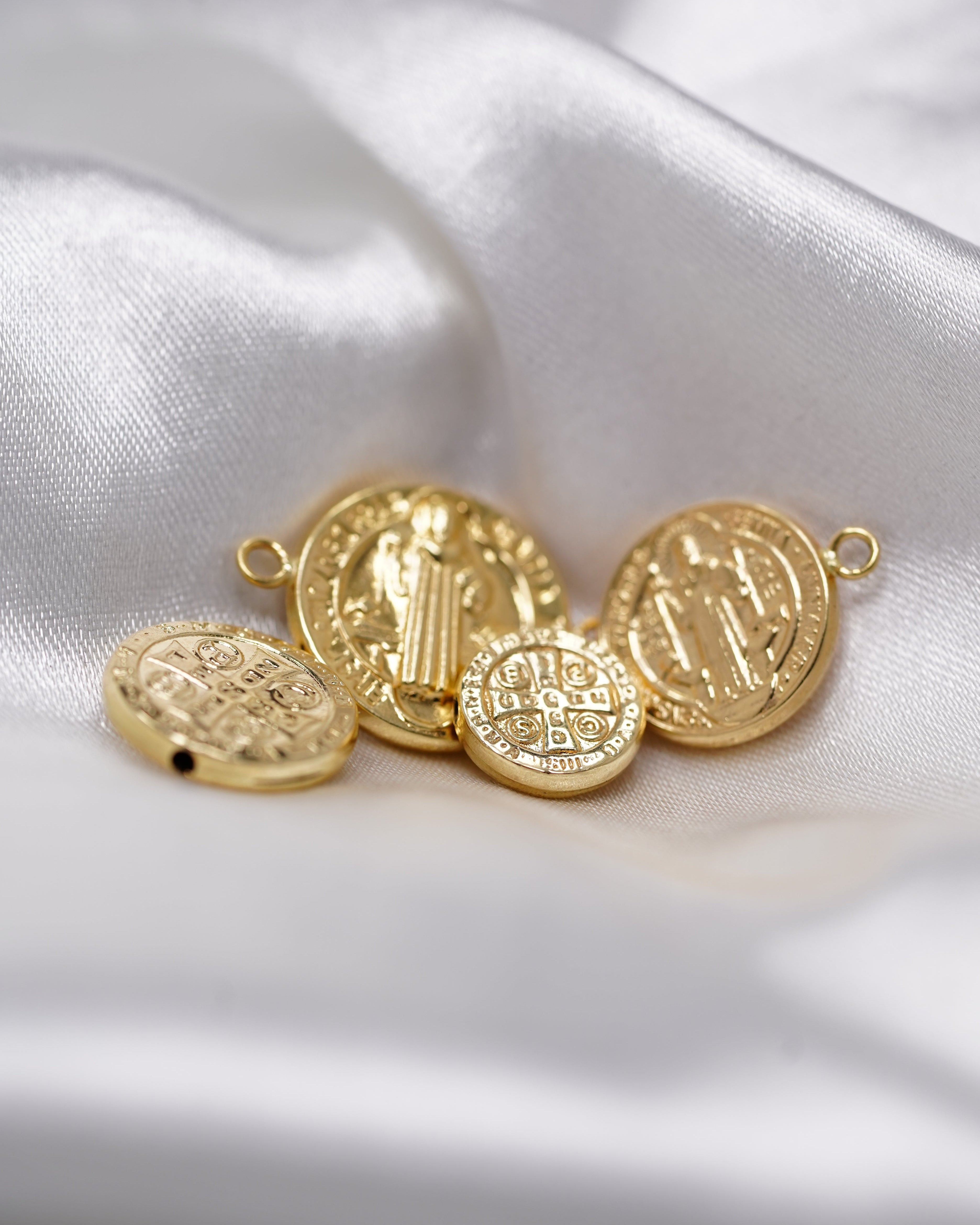 Herraje San Benito en Oro 18K