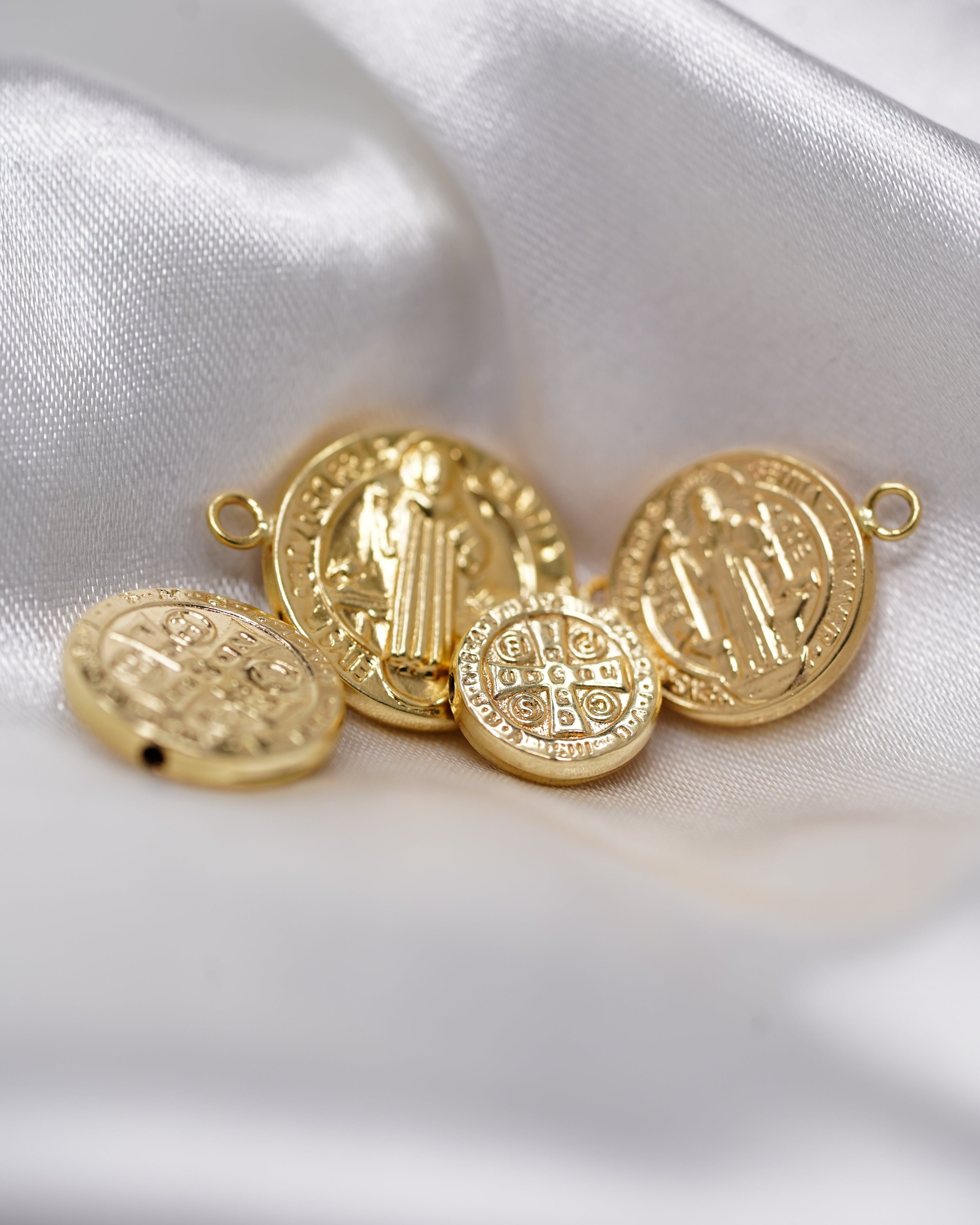 Herraje San Benito en Oro 18K