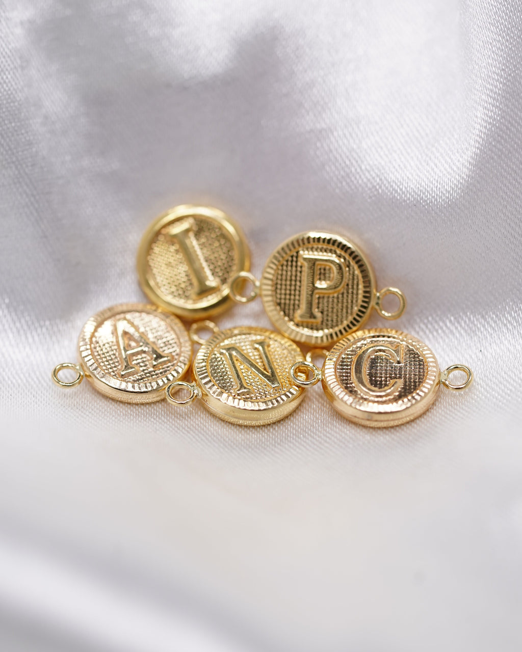 Herraje de Iniciales en Oro 18K