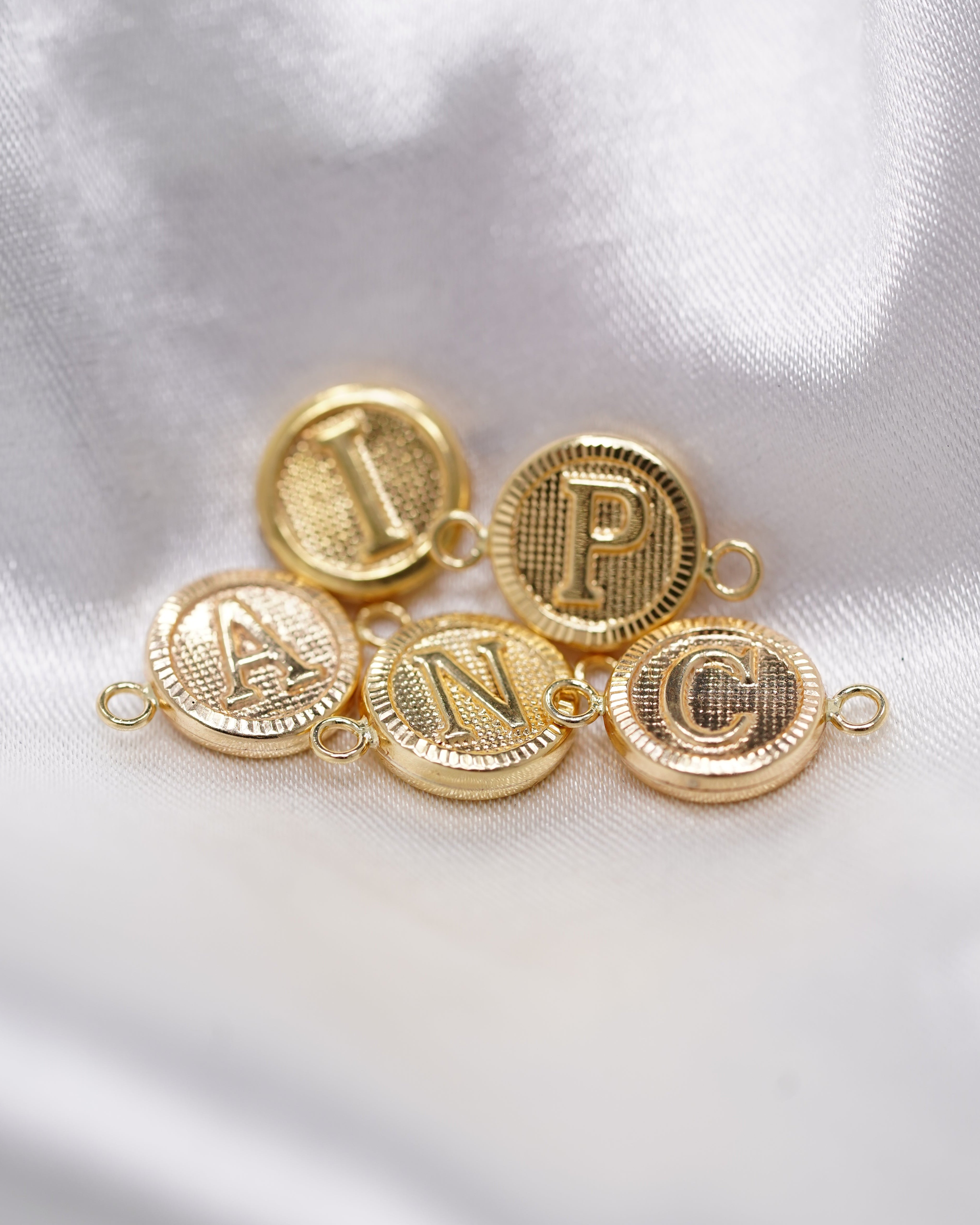 Herraje de Iniciales en Oro 18K