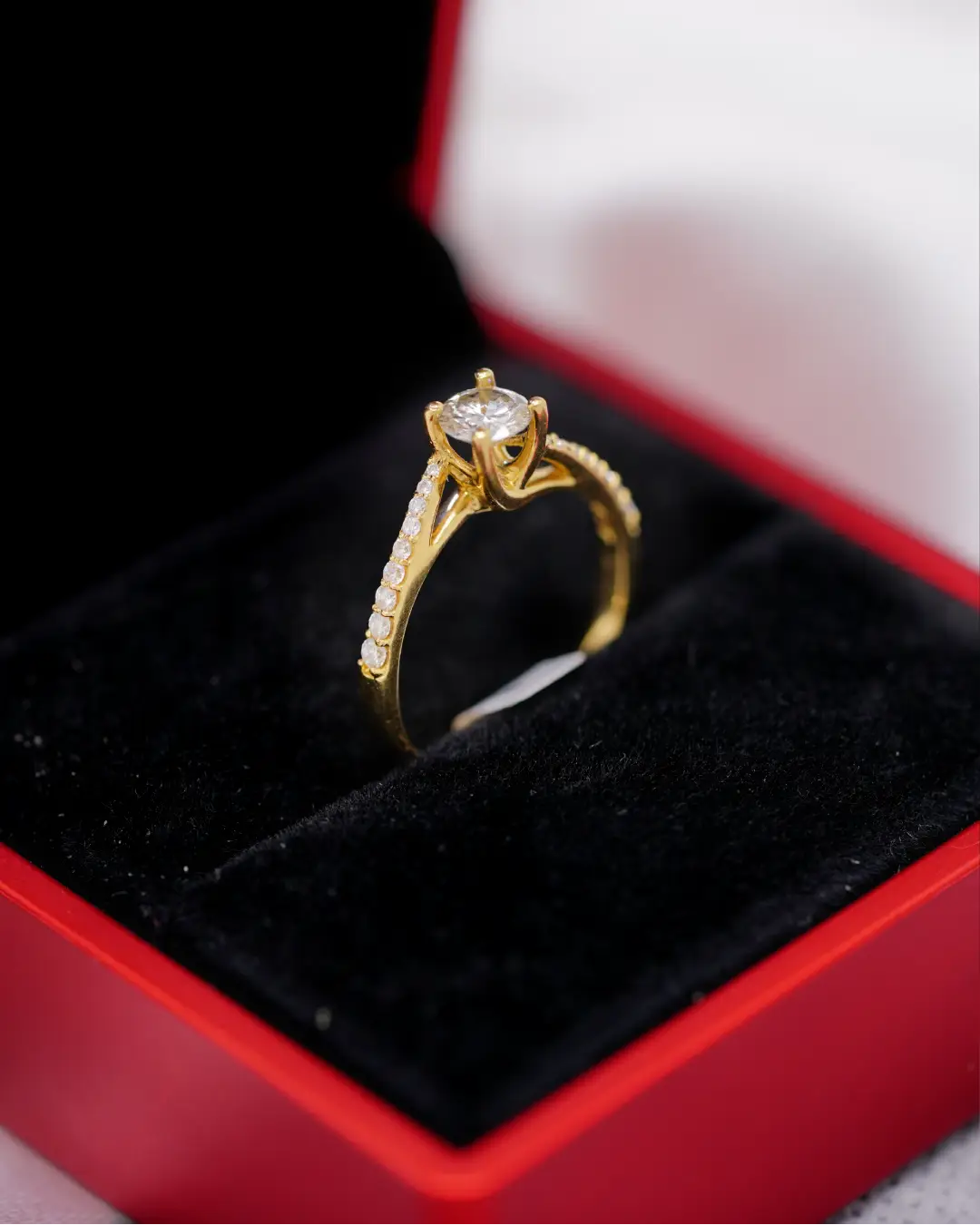 Anillo de Compromiso en Oro 18K con Diamante Natural 0.20 P | Dorian Joyeros