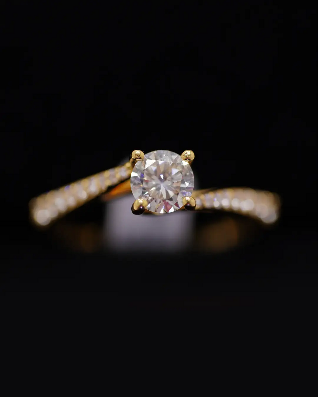 Anillo de Compromiso en Oro 18K con Diamante Natural 0.20 P | Dorian Joyeros
