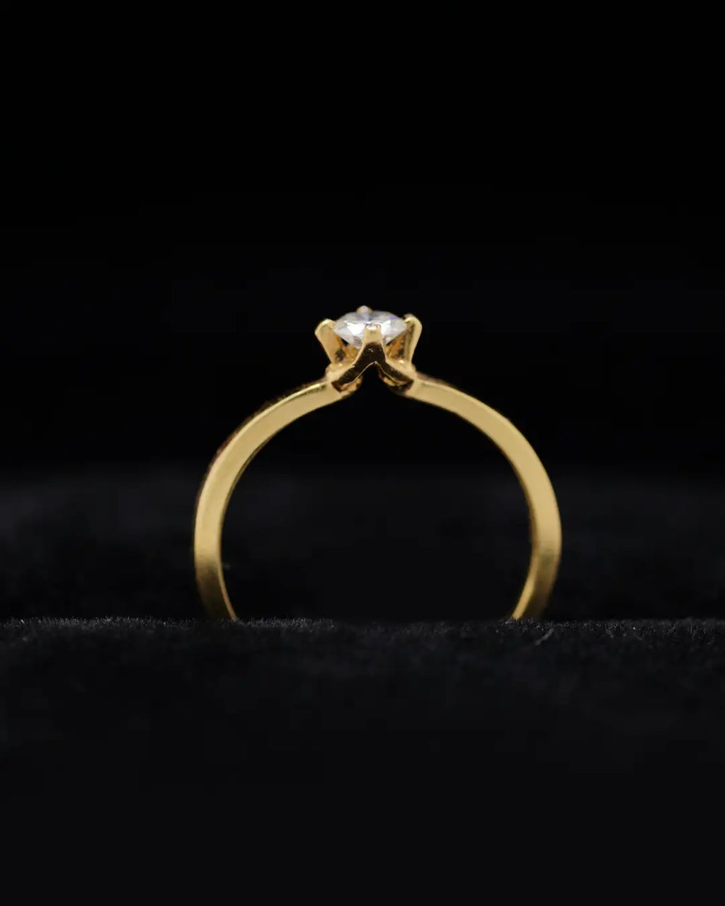 Anillo de Compromiso en Oro 18K con Diamante Natural 0.20 P | Dorian Joyeros