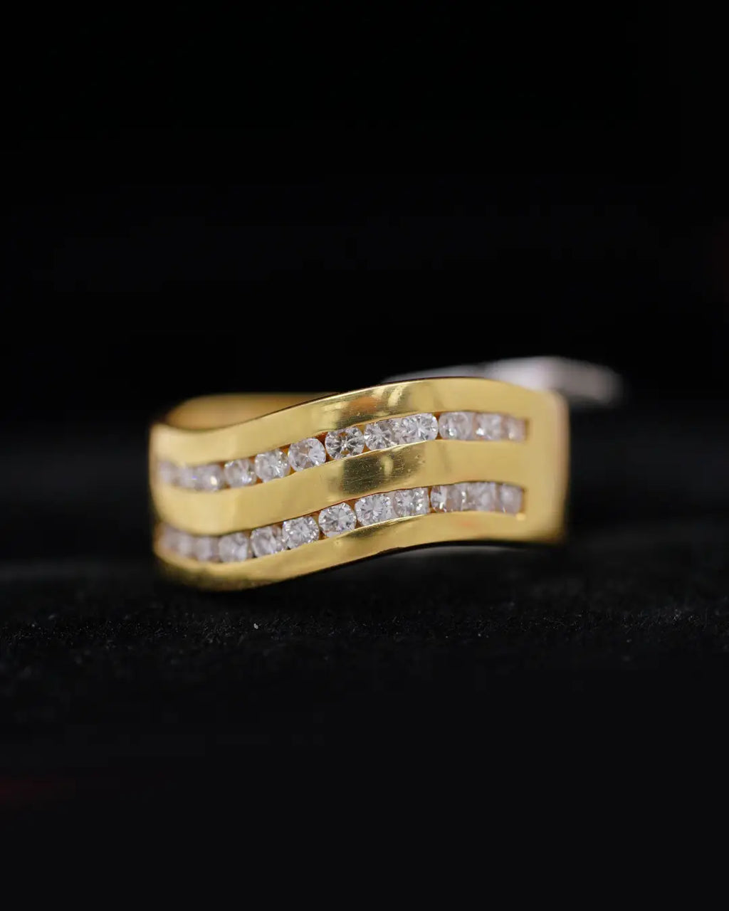 Anillo Solitario en Oro 18K con Diamante Natural 0.74 P