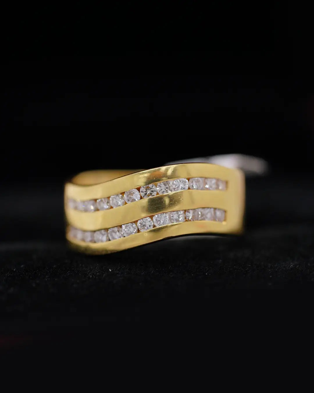 Anillo Solitario en Oro 18K con Diamante Natural 0.74 P