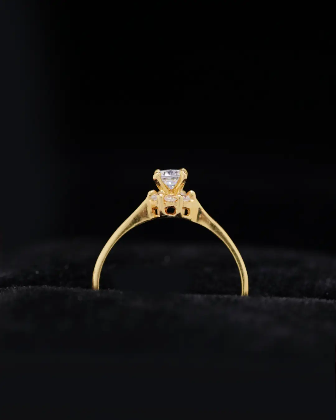 Anillo de Compromiso en Oro 18K con Diamante Natural 0.12 P | Dorian Joyeros
