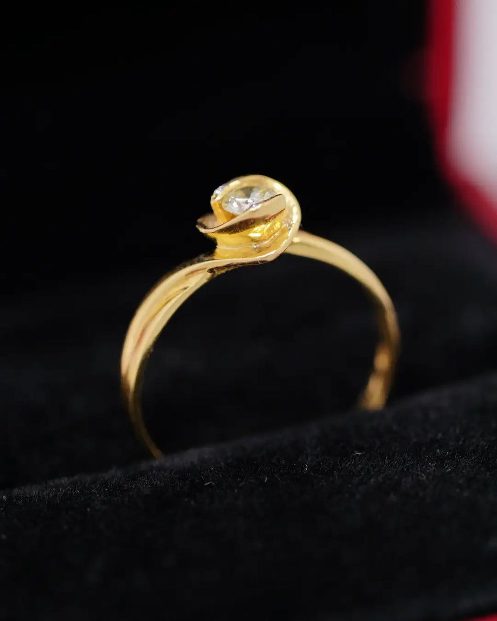 Anillo de Compromiso en Oro 18K con Diamante Natural 0.20 P y 0.15 P | Dorian Joyeros